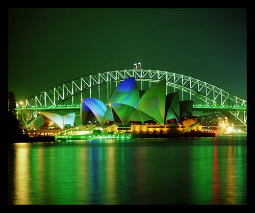 Sydney: Opera House in the front, Harbour Bridge in the background
